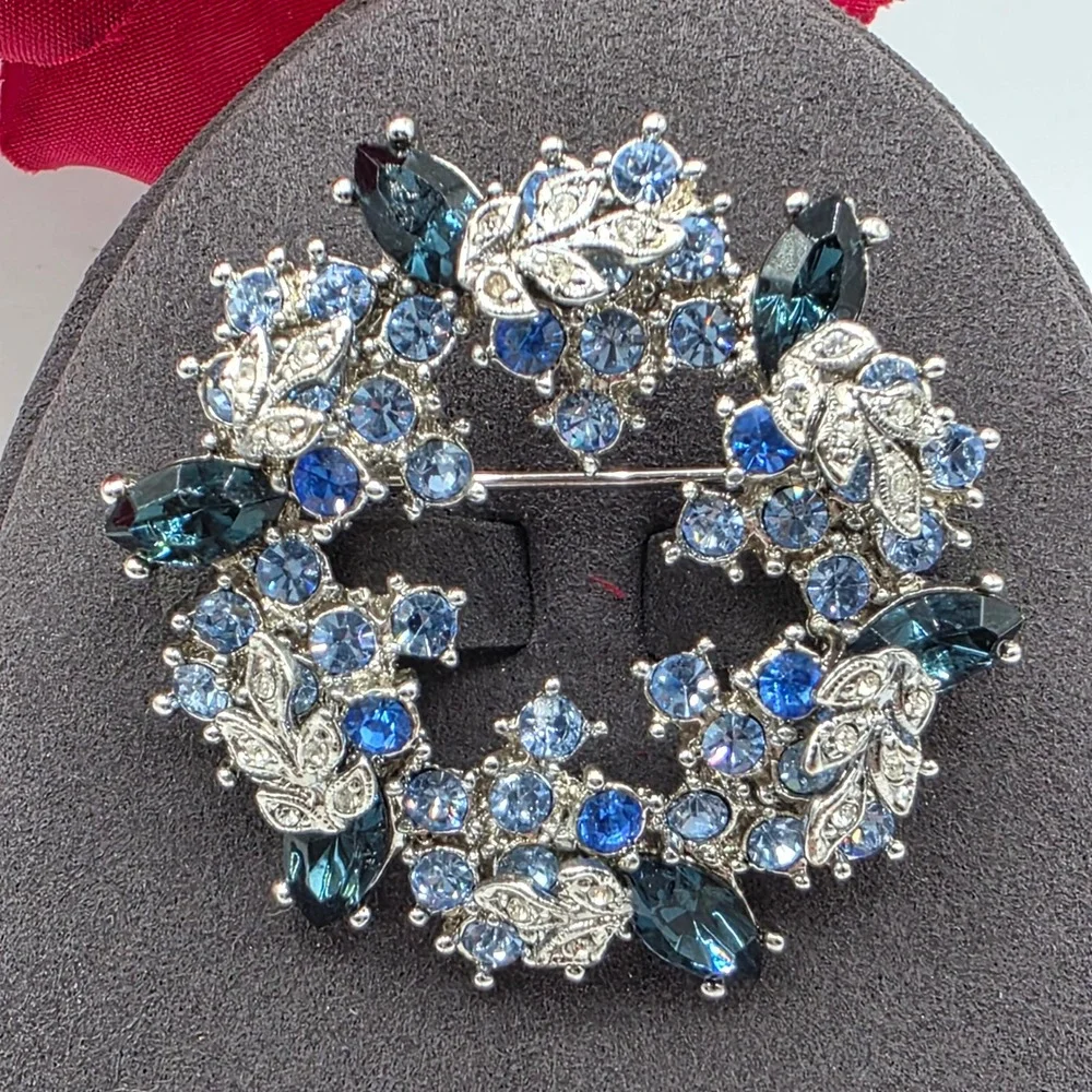 N/A intricate wreath